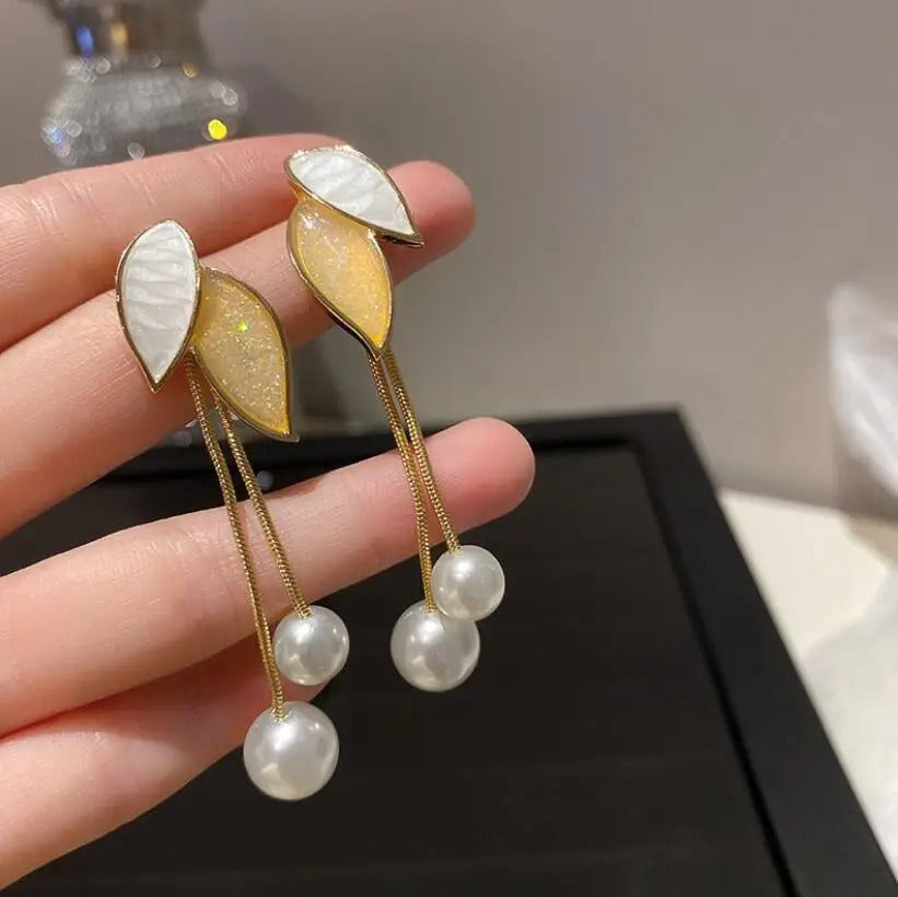 Lovely Sweet Grey Leaf Stud Earrings for Women - Revelloventures