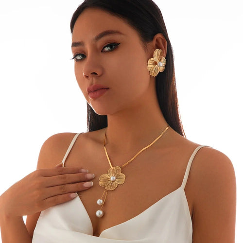2pcs Set Luxury Personality Gold Color Stereo Flower Inlay Pearl Necklace Earrings Set for Women - Revelloventures