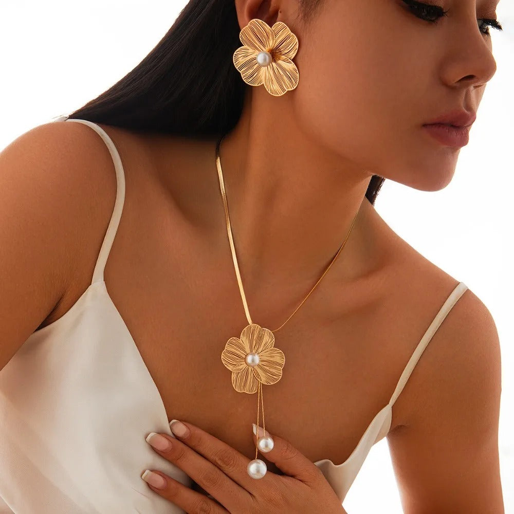 2pcs Set Luxury Personality Gold Color Stereo Flower Inlay Pearl Necklace Earrings Set for Women - Revelloventures